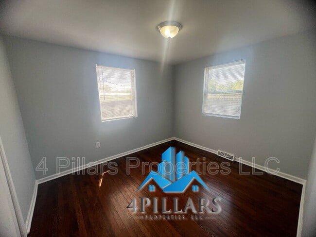 Building Photo - 2612 Vine Ct