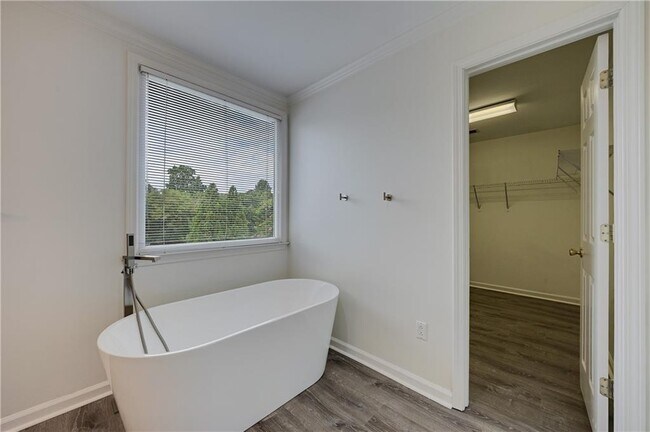 Building Photo - 5795 Dovnick Dr SW