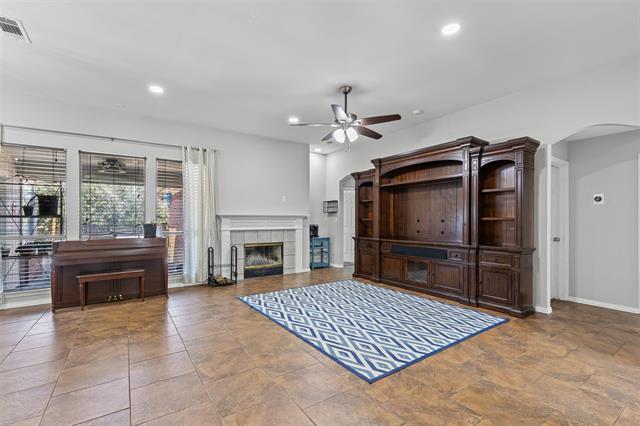 Building Photo - 4215 Bent Oaks Dr