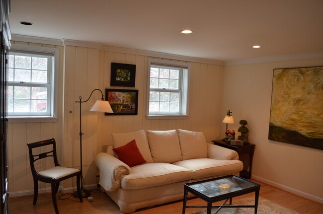 Sitting room - 407 Summers Dr
