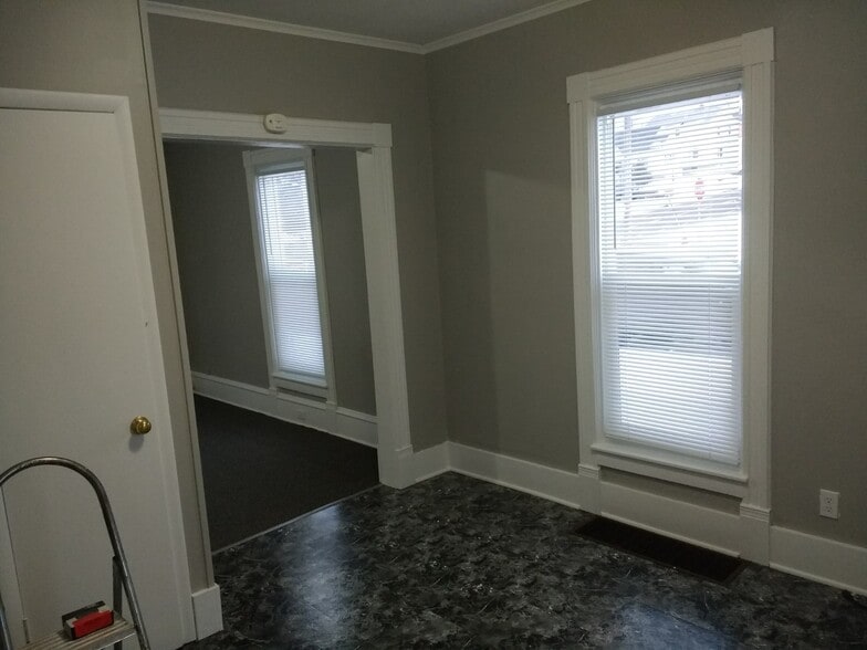 Building Photo - 522 Vine St