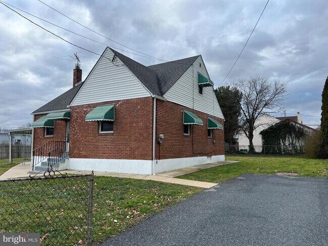 Building Photo - 311 Folsom Ave