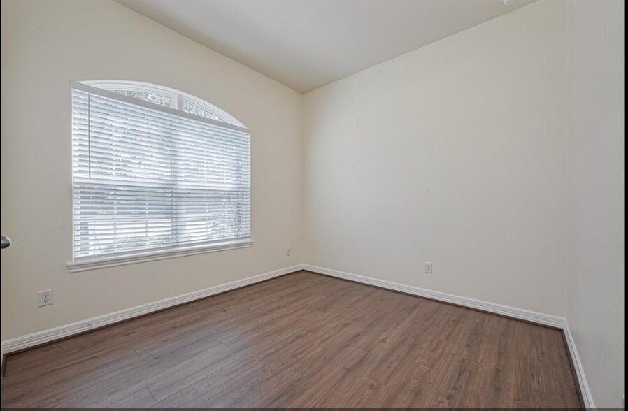 Building Photo - 2011 Fern River Ct