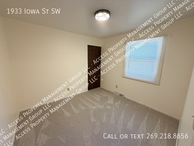 Building Photo - 1933 Iowa St SW