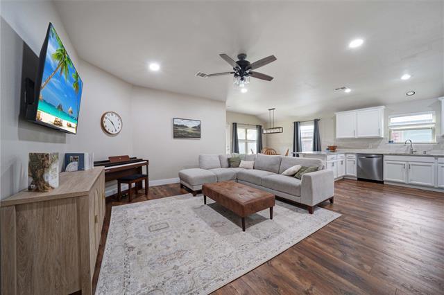 Building Photo - 913 Hawthorne Rd