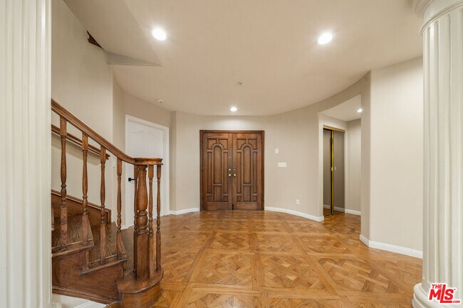 Building Photo - 1109 Pine Dr