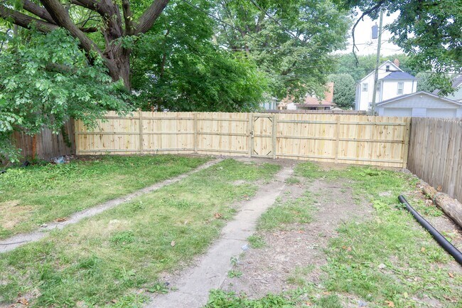 Building Photo - 1121 N Dearborn St