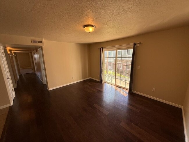 Building Photo - 139 W Ridge Rd