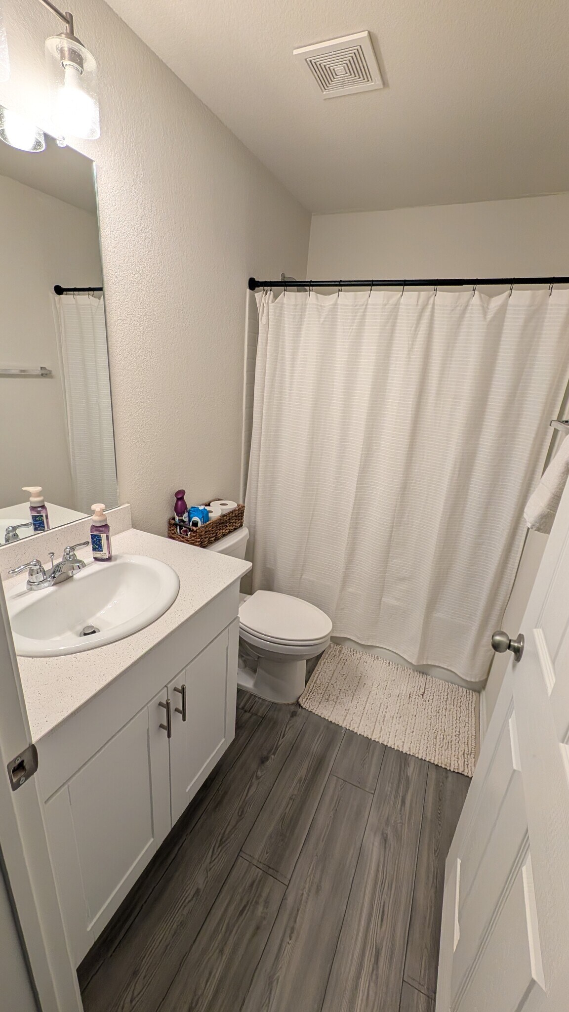 Building Photo - 1813 Acacia Dr