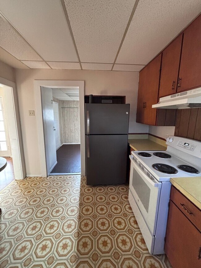 Building Photo - 3 Bedroom 2 Bath House with an office