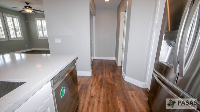 Building Photo - Modern Corner-Unit Condo with tandem 2-Car Garage in Central San Diego