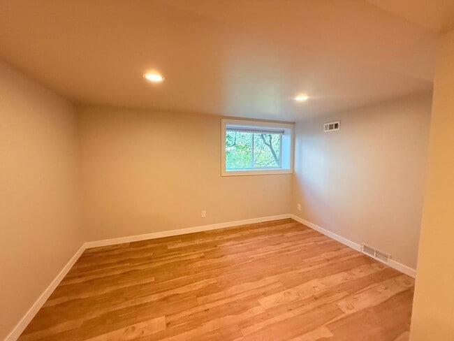 Building Photo - North Queen Anne Home