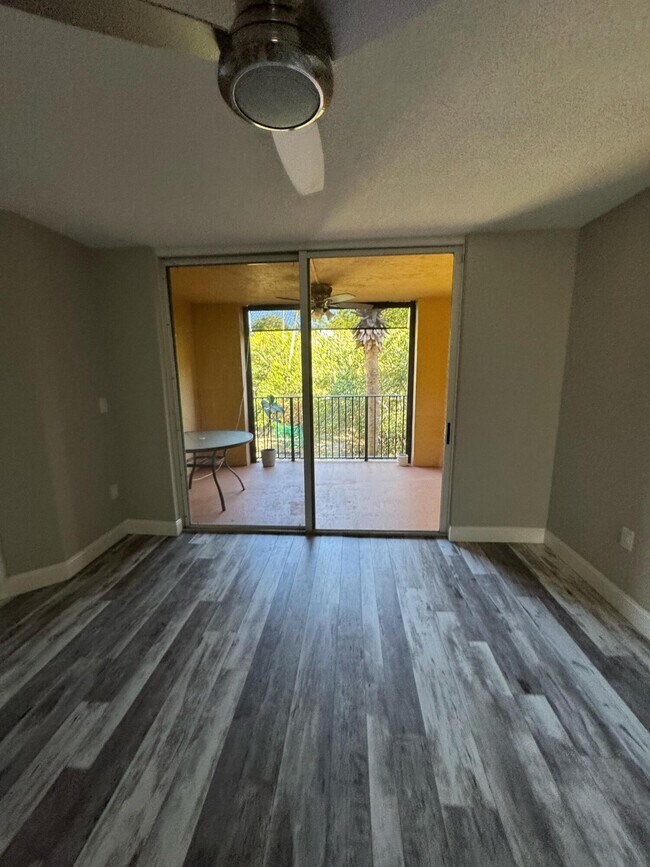 Building Photo - 300 Scotia Dr