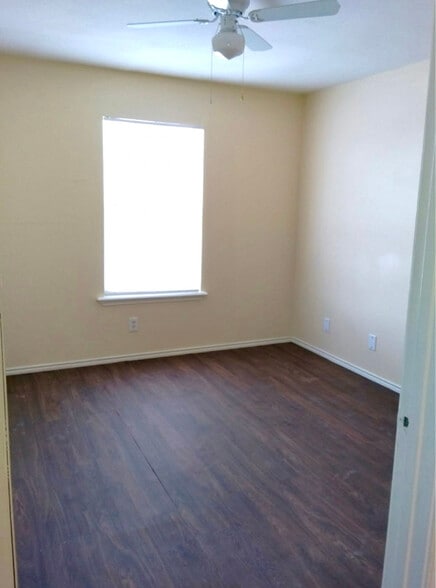 Building Photo - 7644 Windsor Oaks