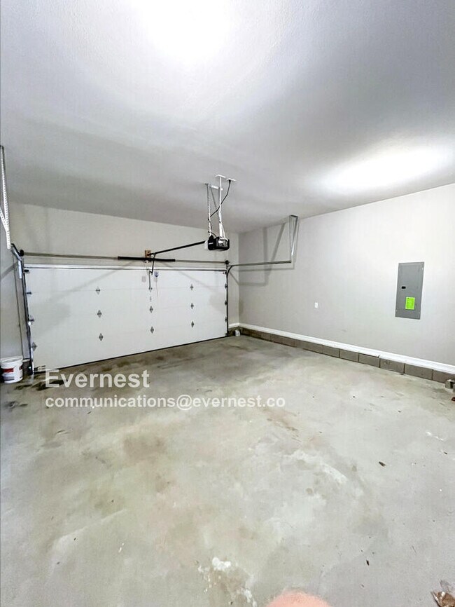 Building Photo - 805 Marksman Ct