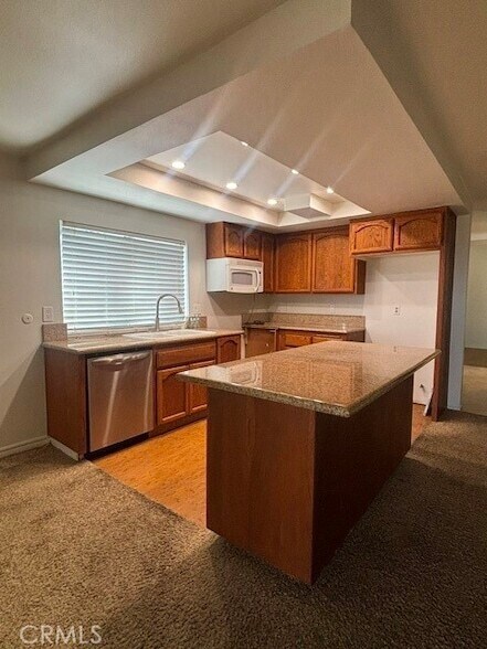 Building Photo - 7083 E Shorecrest Dr