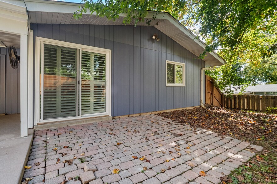 Building Photo - 1653 Pepperwood Dr