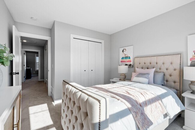 Building Photo - 13130 ISETTA CIR NE