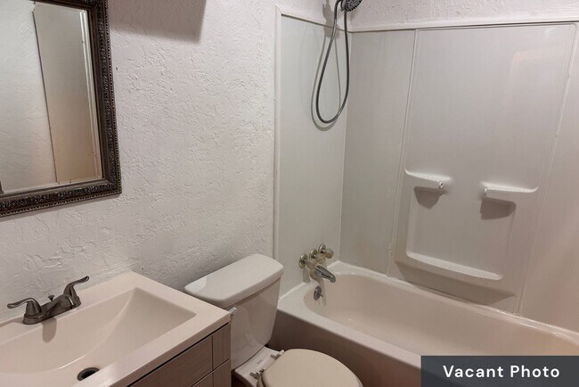 Building Photo - Charming 3 Bed 1 Bath in Hospital District