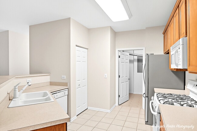 Building Photo - 4212 Savoy Ln
