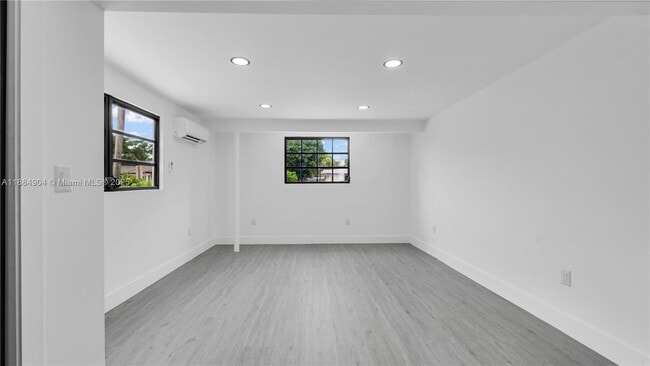 Building Photo - 2413 Gulfstream Ln