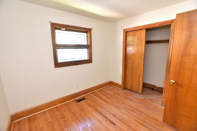 Building Photo - 329 Myrtle Ave