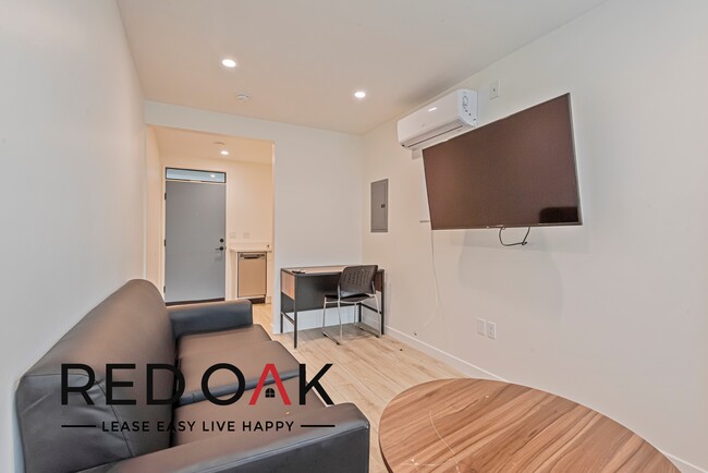 Building Photo - Excellent Furnished One Bedroom with Stain...