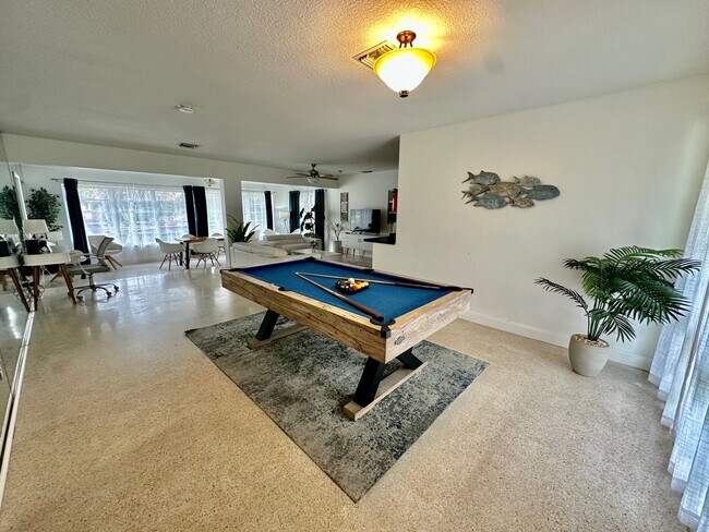 Building Photo - 2901 NW 9th Ter