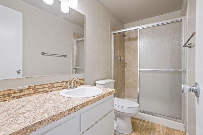 Building Photo - Prime SE Boise 3bd/2ba Townhome with 2-Car Garage