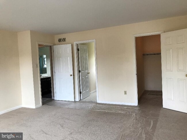 Building Photo - 2 Corwen Terrace W