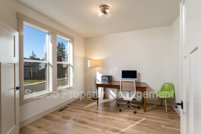 Building Photo - 35471 Portland View Dr