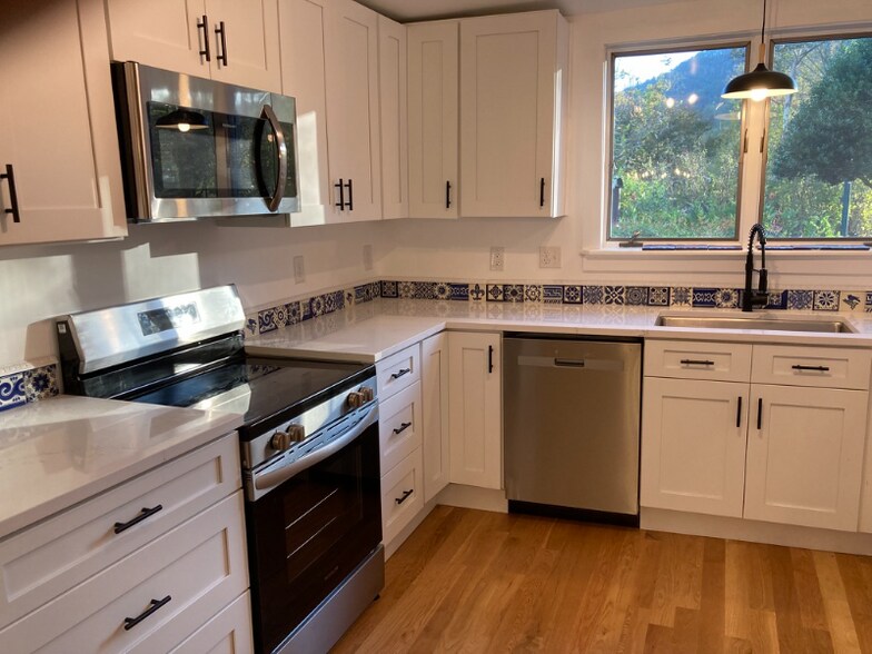 Building Photo - 12 Spruce St