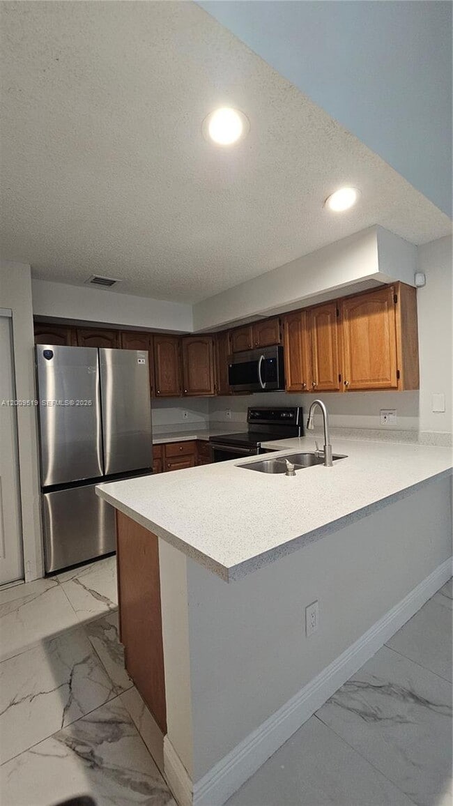 Building Photo - 1953 Players Pl