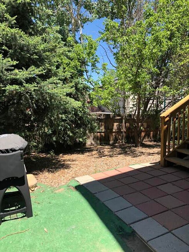 Building Photo - 4 Bd, 2 Ba, Home, Quiet Neighborhood, Great Floorplan, Mature Landscaping!