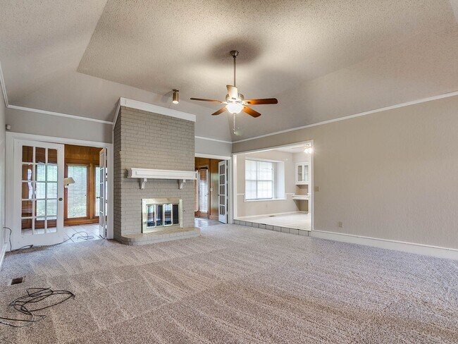 Building Photo - Large Corner Lot - 4 Bed/2.5 Bath + Study - 1 mile from PC North High School