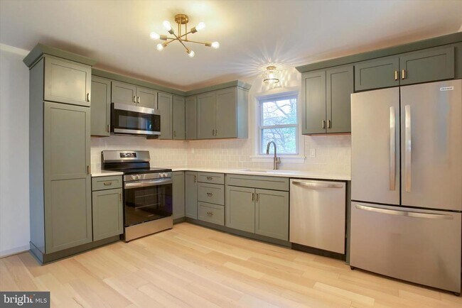 Building Photo - 2400 Linglestown Rd