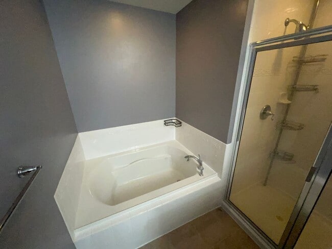 Building Photo - 104 Riva Ct