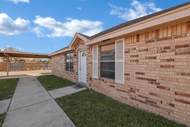 Building Photo - 2111 W Western Dr