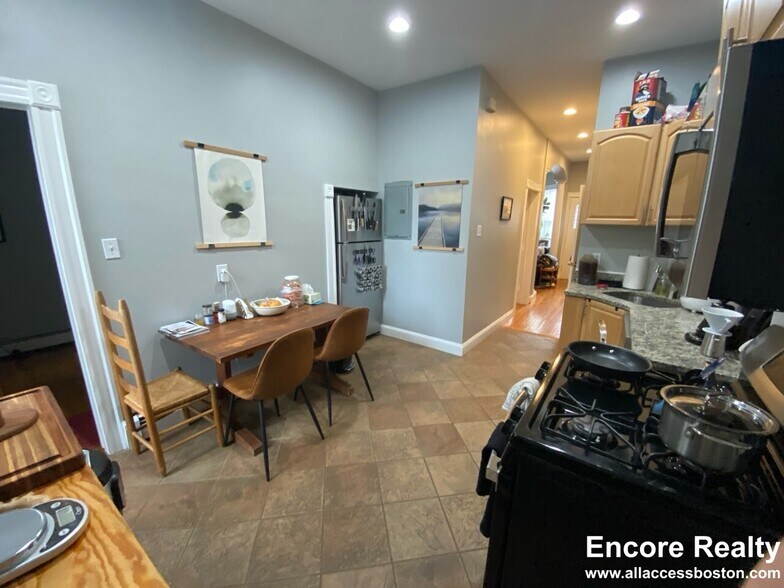 Building Photo - 18 Portsmouth St