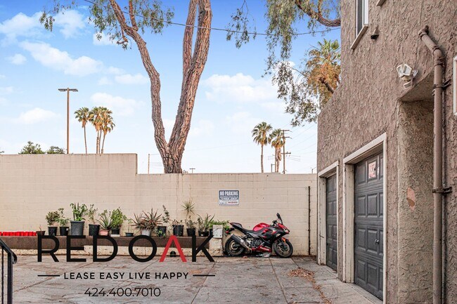 Building Photo - 456-460 Cowles