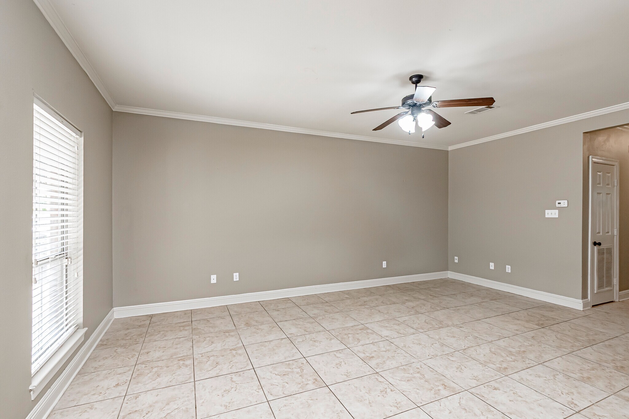 Building Photo - 828 Meadow Bend Dr