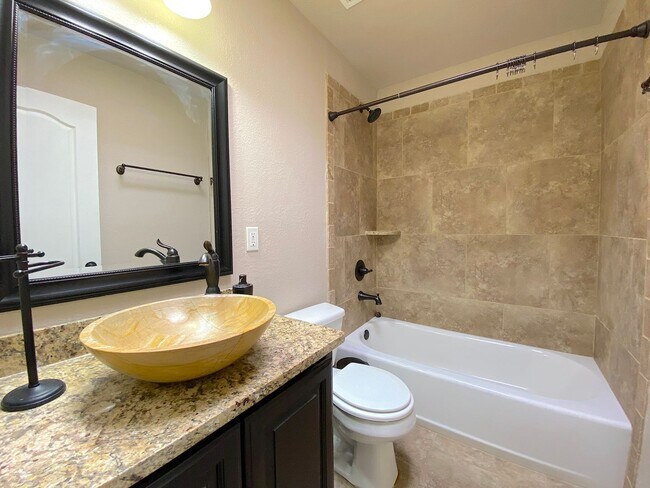 Building Photo - East El Paso 3bed/2bath Refrig A/C