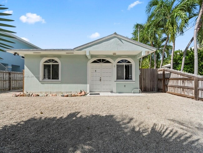 Primary Photo - 6 SE Marlin Ave