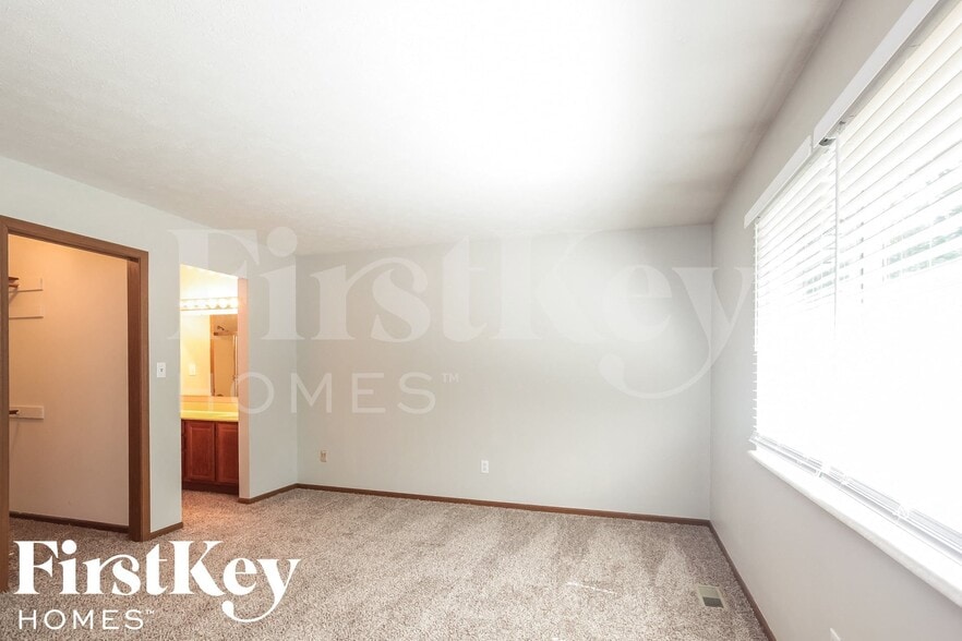 Building Photo - 6921 Mapleton Ct