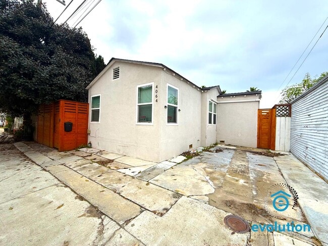 Building Photo - 4064 Laverne Pl