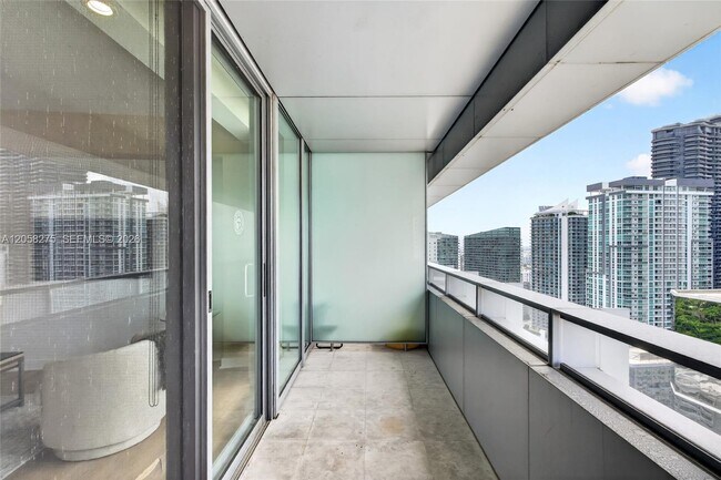 Building Photo - 1395 Brickell Ave