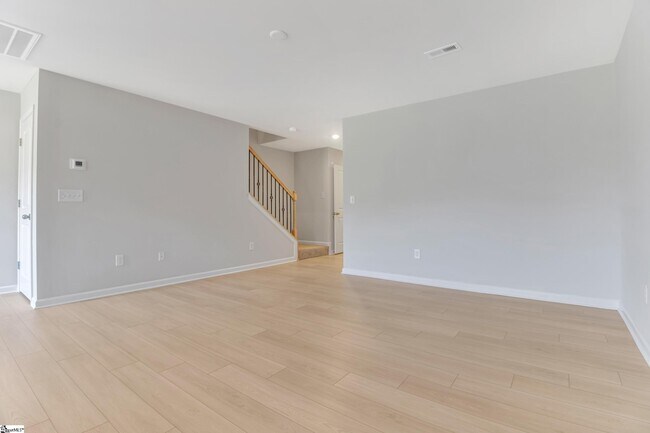 Building Photo - 3040 Willow Rd