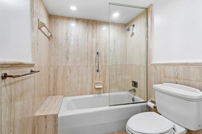 Building Photo - 2066 N Ocean Blvd