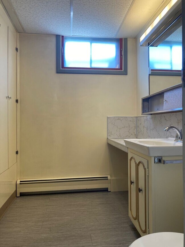 Building Photo - 316 N 10th Ave