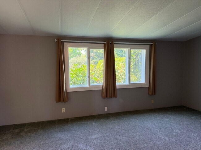 Building Photo - 3-bedroom 2 bath house in Springfield!